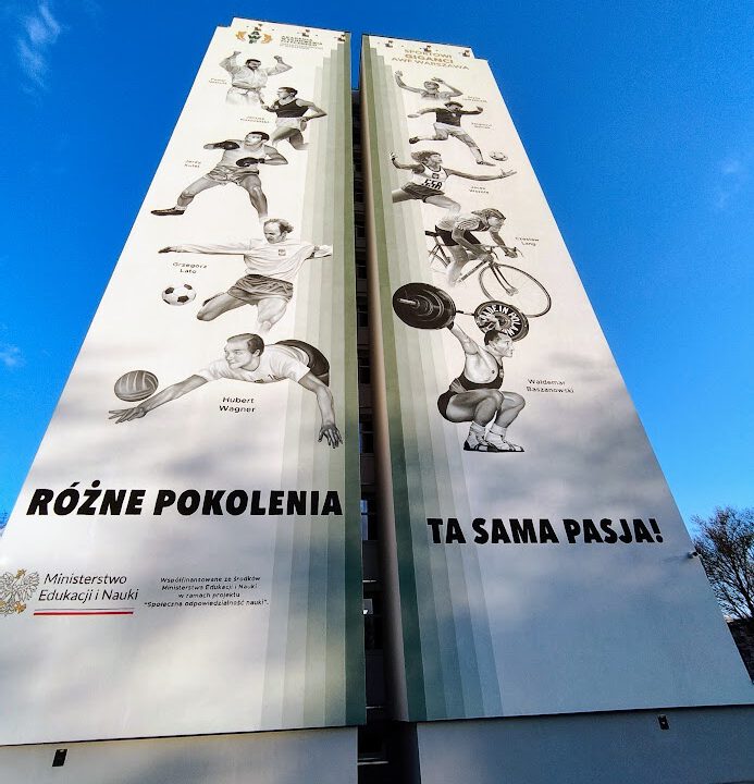 Różne Pokolenia, Ta Sama Pasja: Nowy Mural na Warszawskich Bielanach