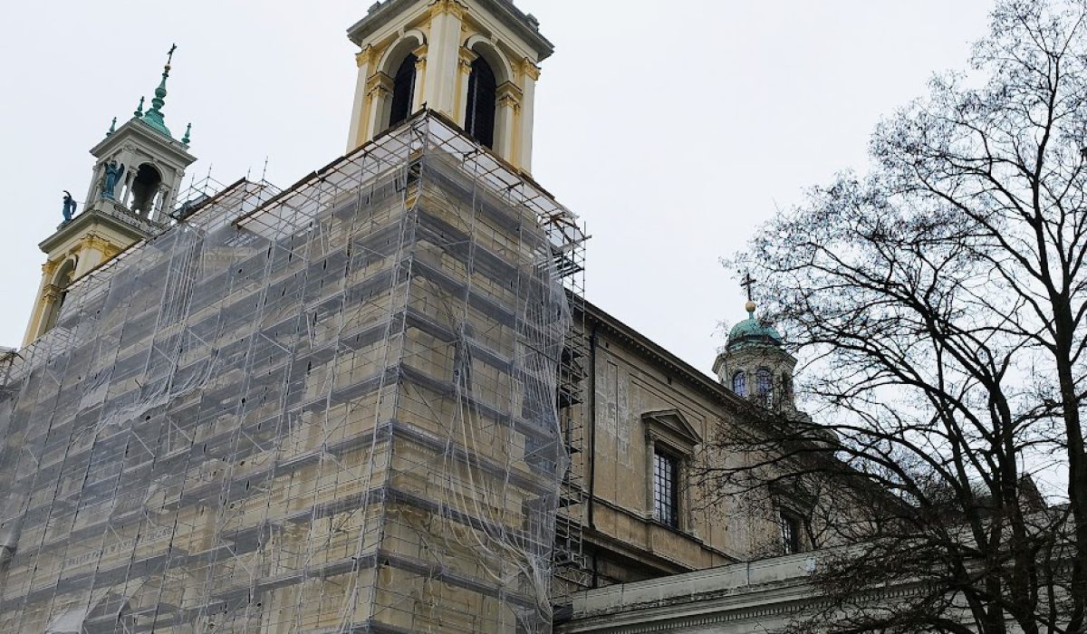 Kościół Wszystkich Świętych w Warszawie podczas remontu rok 2024