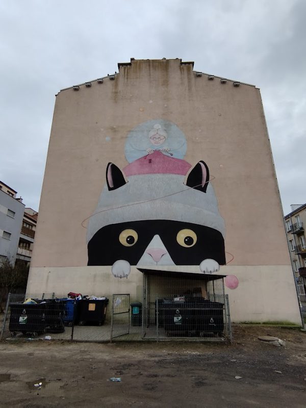 mural w Warszawie babcia i kot